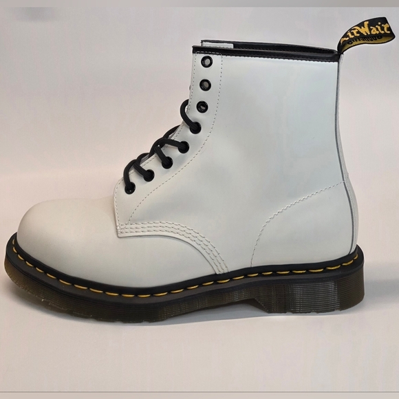 New Dr. Martens 11822 Leather Lace Up Combat Boots Women's US Size 11 Men's 10 - Picture 2 of 11